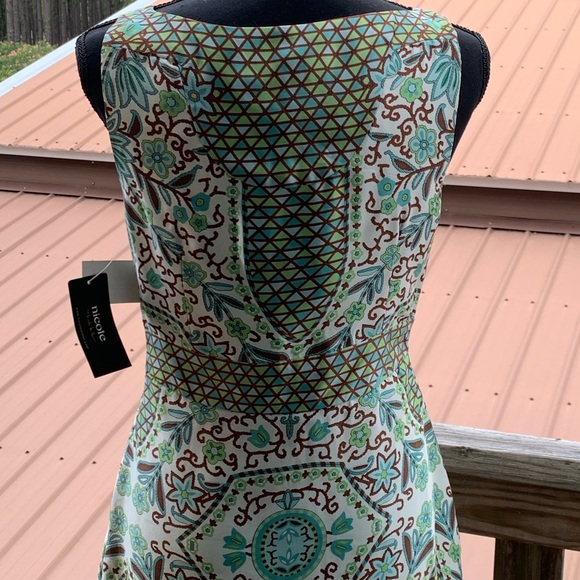 Sleeveless Dress - Picture 4 of 13